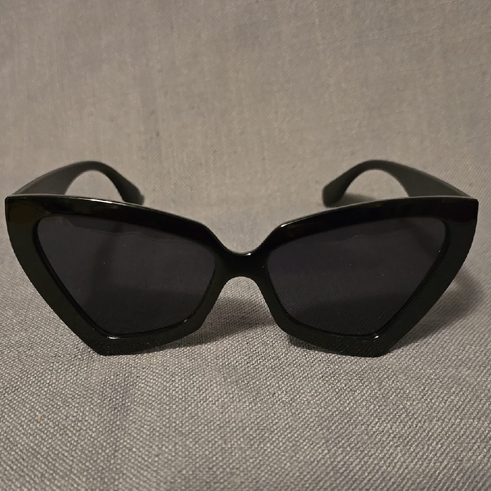 Black Cat-Eye Sunglasses